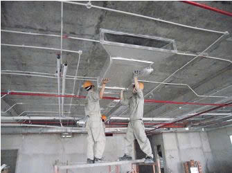 Dàn lạnh âm trần nối ống gió tại sảnh trung tâm thương mại cao cấp